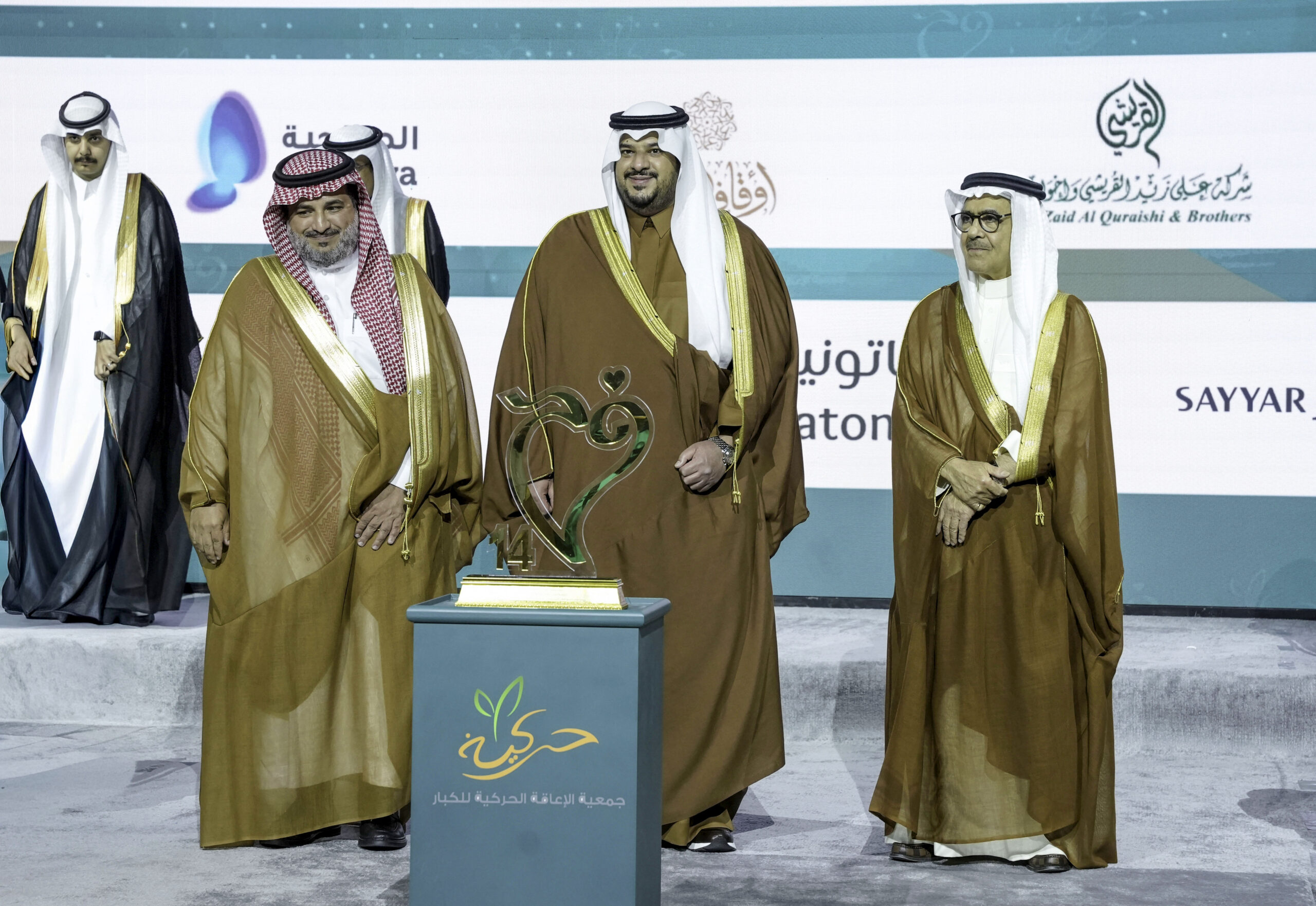 نائب أمير الرياض يكرّم “الراجحي الخيرية” في الزواج الجماعي الرابع عشر